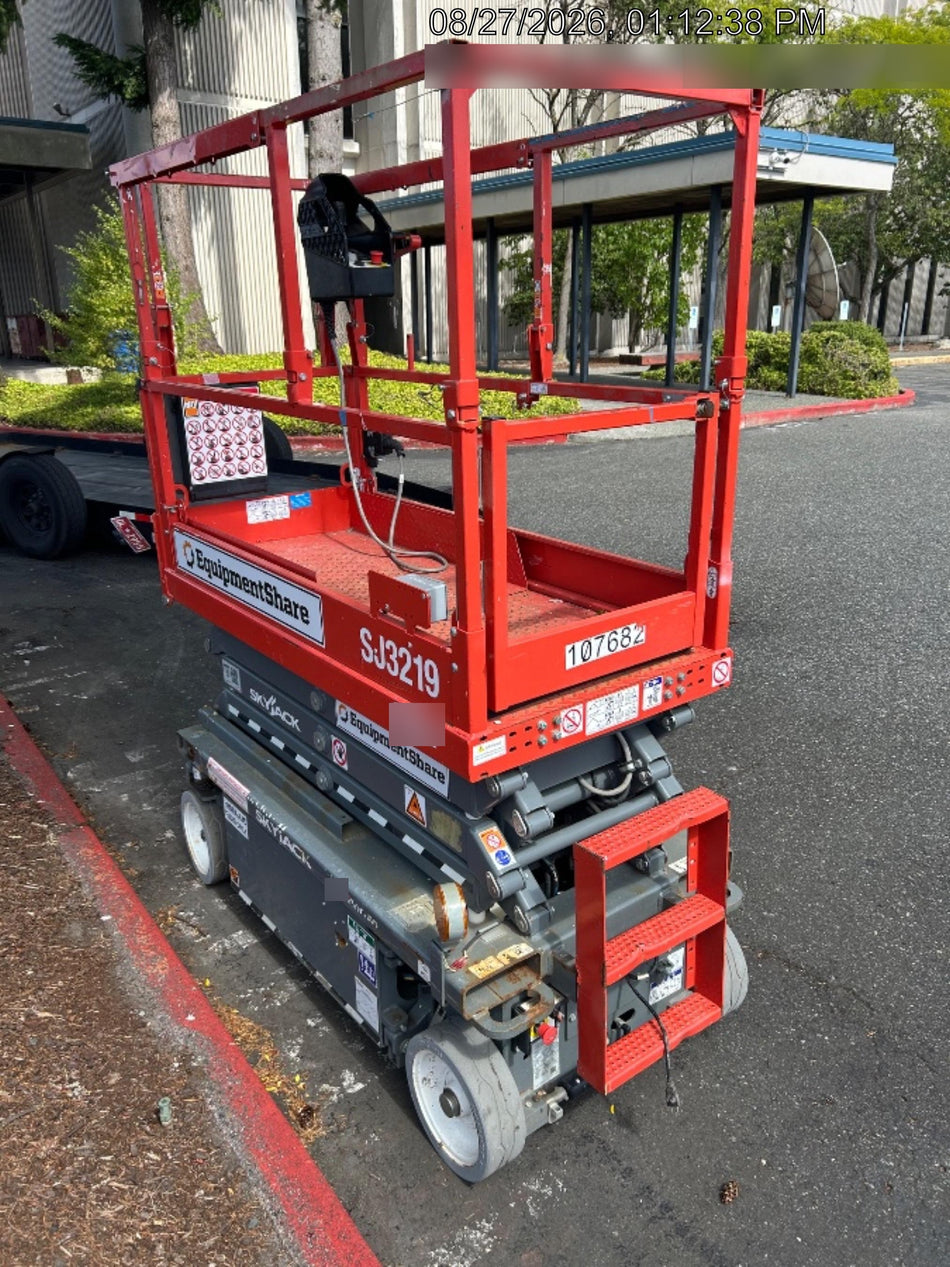2020 Skyjack SJIII-3219 Solid NM Tires, Half height spring hinged entry gate, Dual Beacons, 800W Inverter