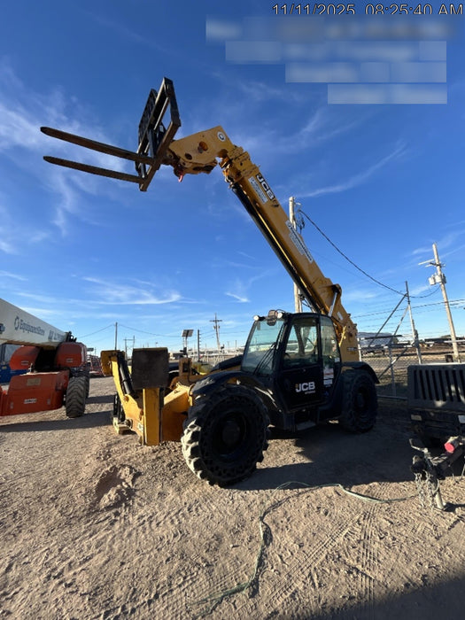 2019 JCB 512-56 109 HP w/CAB/HVAC, Beacon, Aux Hydraulics, Worklights, Solid Tires w/60" Carriage/Forks