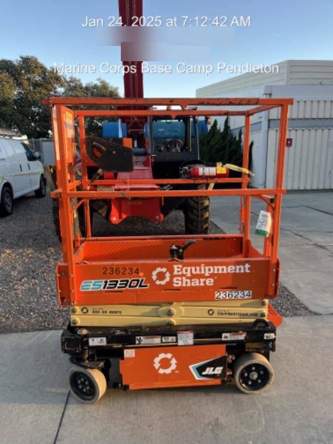 2022 JLG ES1330L