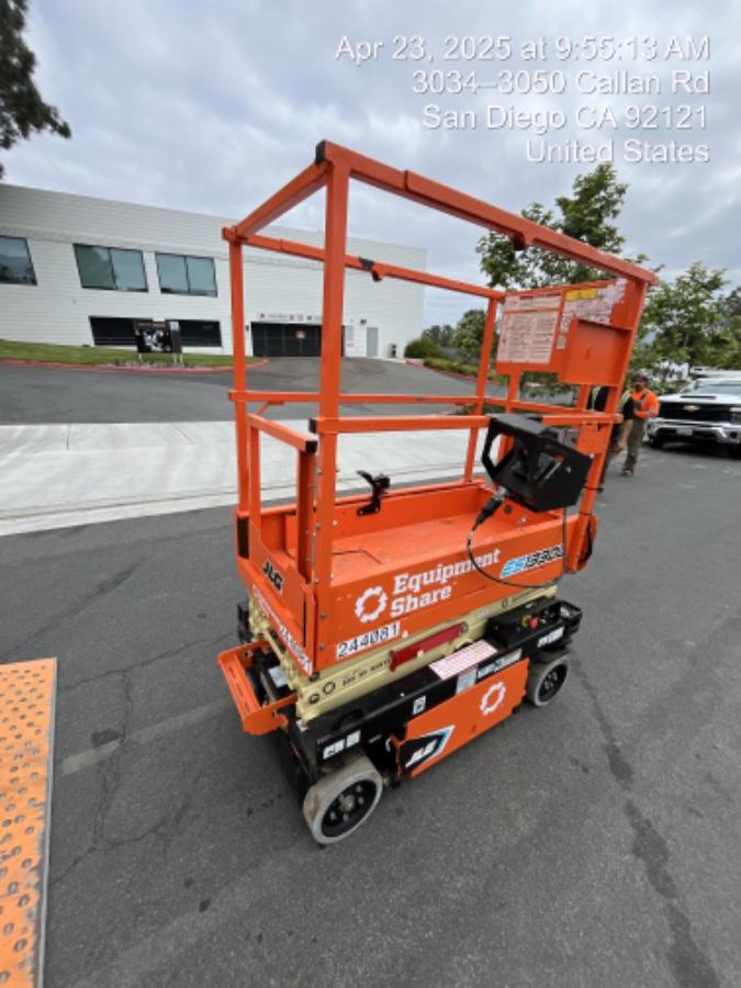 2022 JLG ES1330L