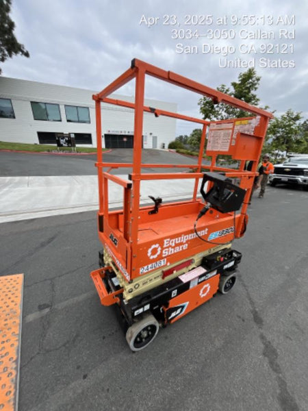 2022 JLG ES1330L