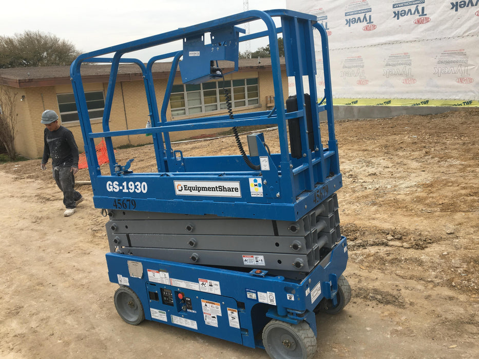 2019 Genie GS-1930 Fixed rails with chain Entry