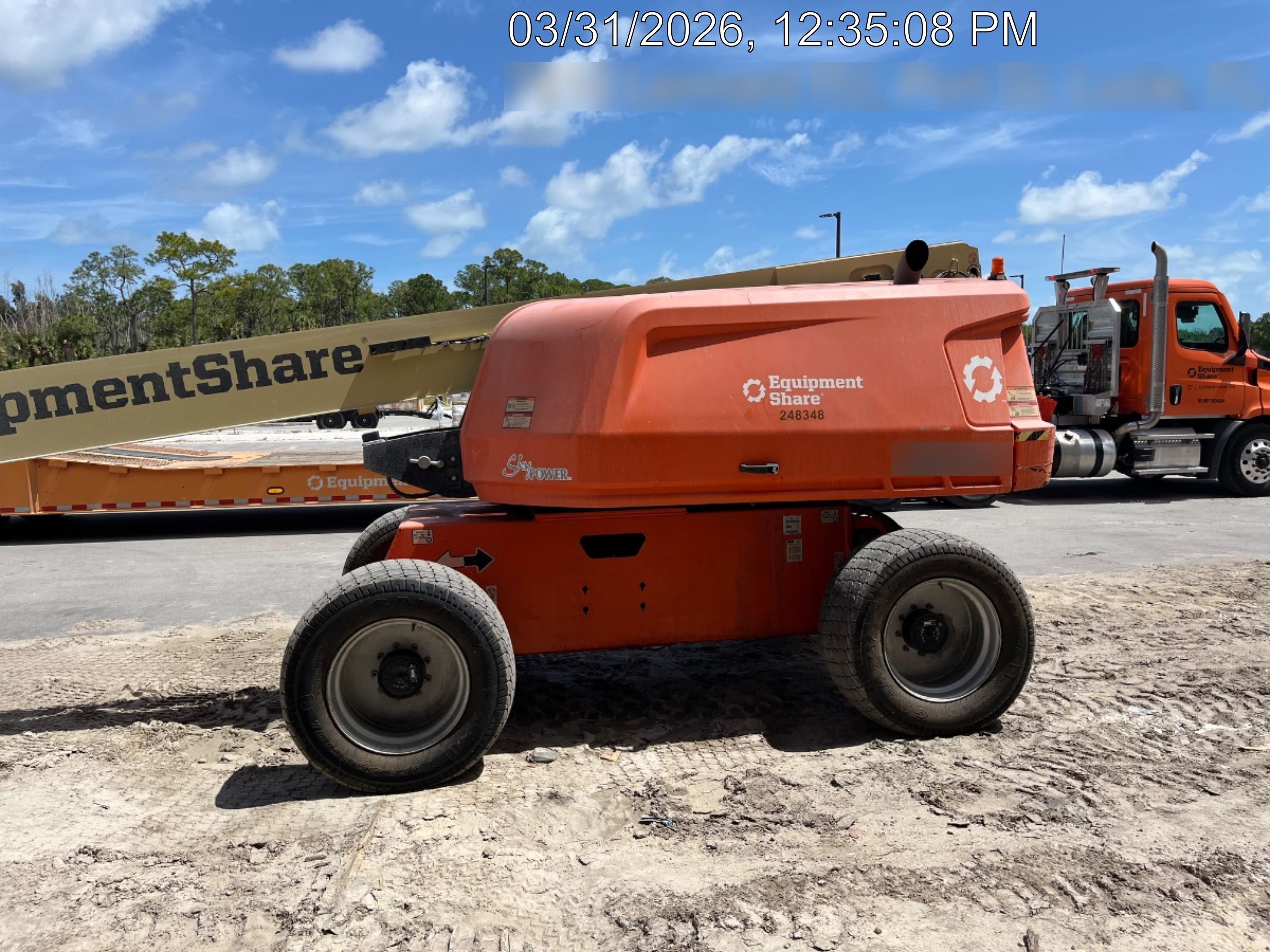 2022 JLG 660SJ