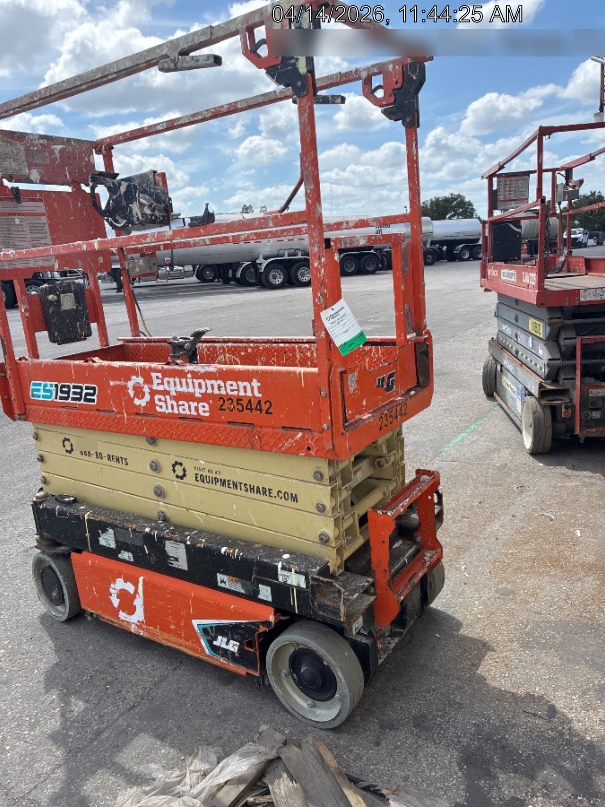 2022 JLG ES1932