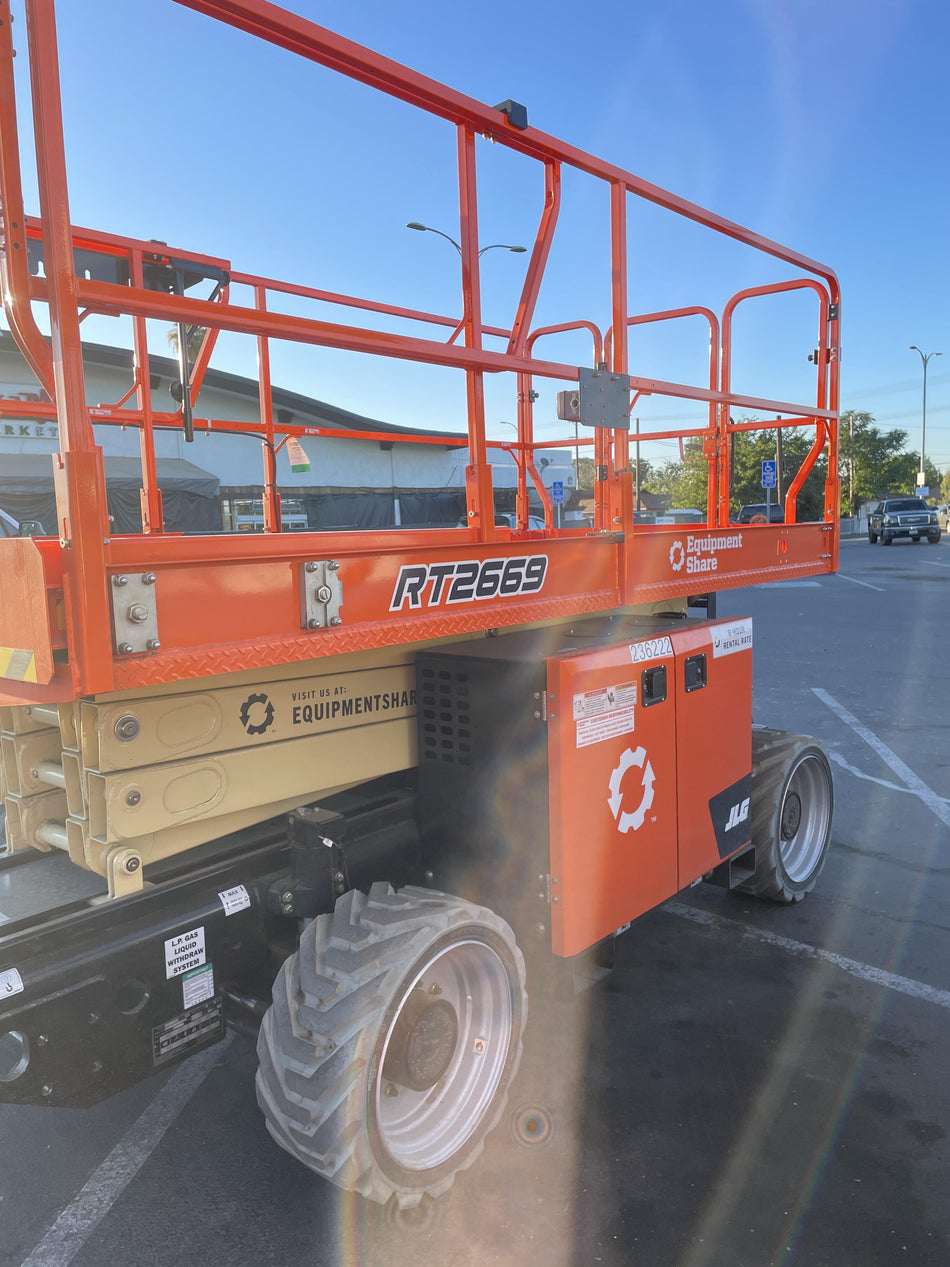 2022 JLG RT2669