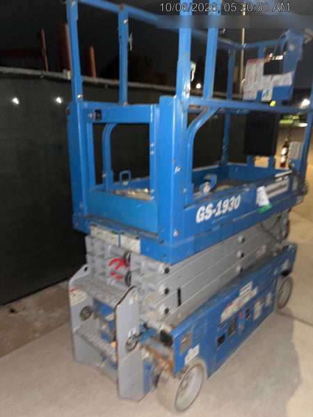 2020 Genie GS-1930 Solid Non Marking Tires, Beacon, Folding rails with half height swing gate, 800W Inverter