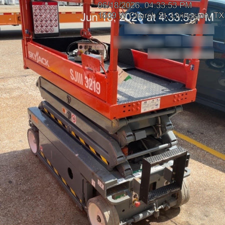 2018 Skyjack SJIII-3219 Skyjack SJIII3219 Scissor Lift w/Trojan Batteries