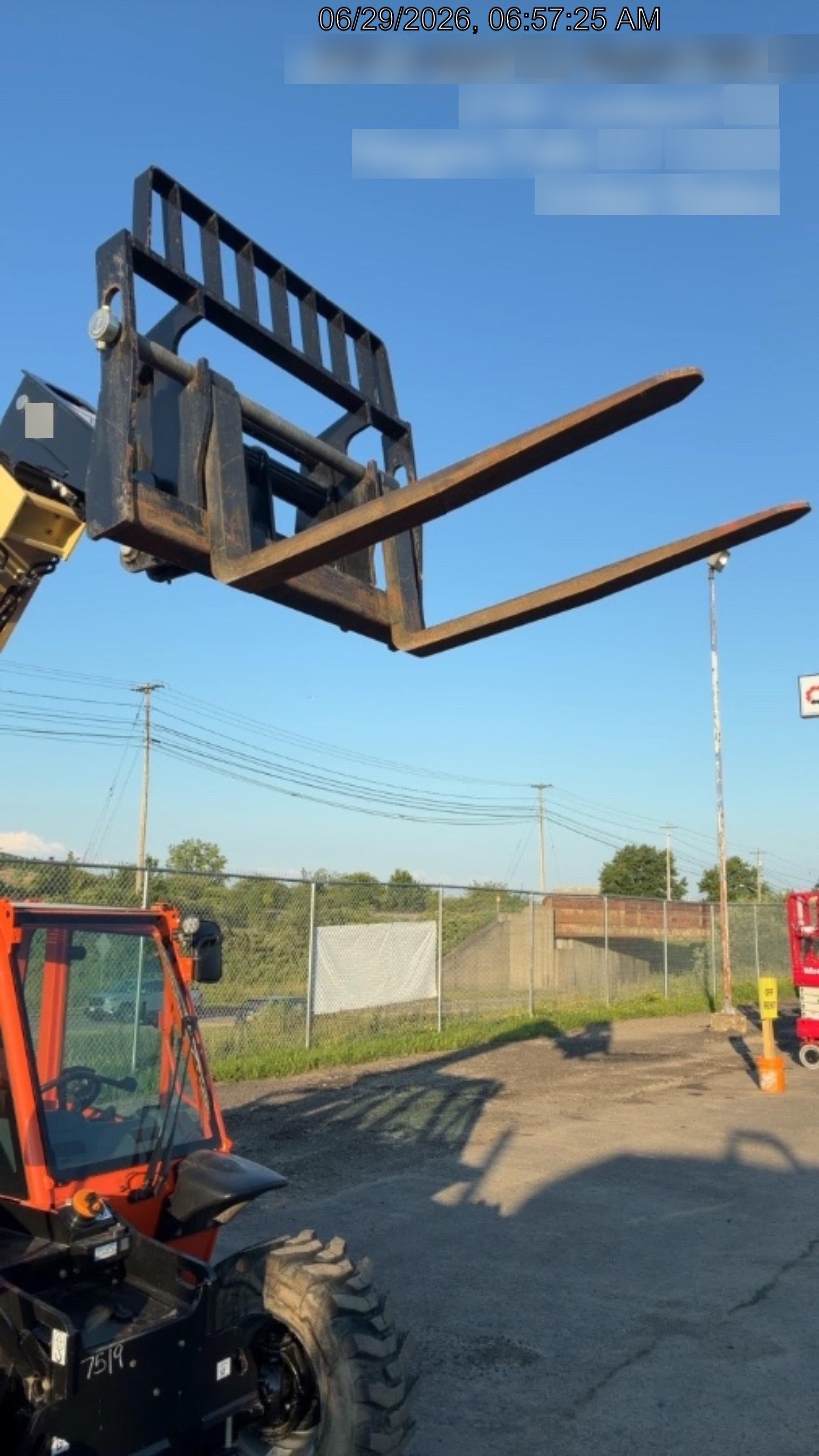 2025 JLG 519