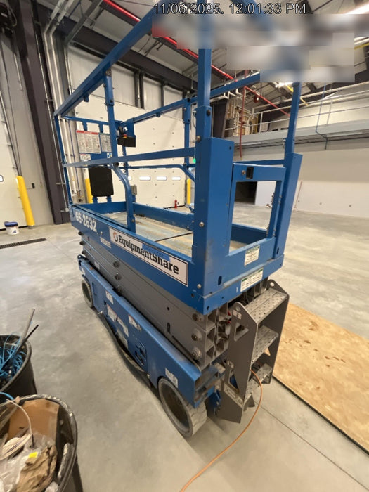 2020 Genie GS-2632 Solid NM Tires, Folding Rails with Half-Height Swing Gate, Beacon