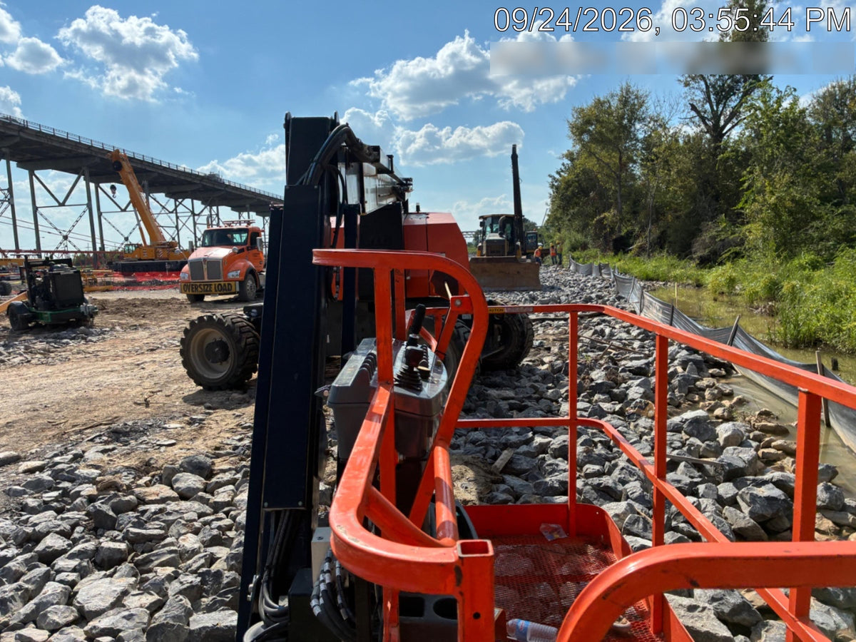 2025 JLG 800AJ