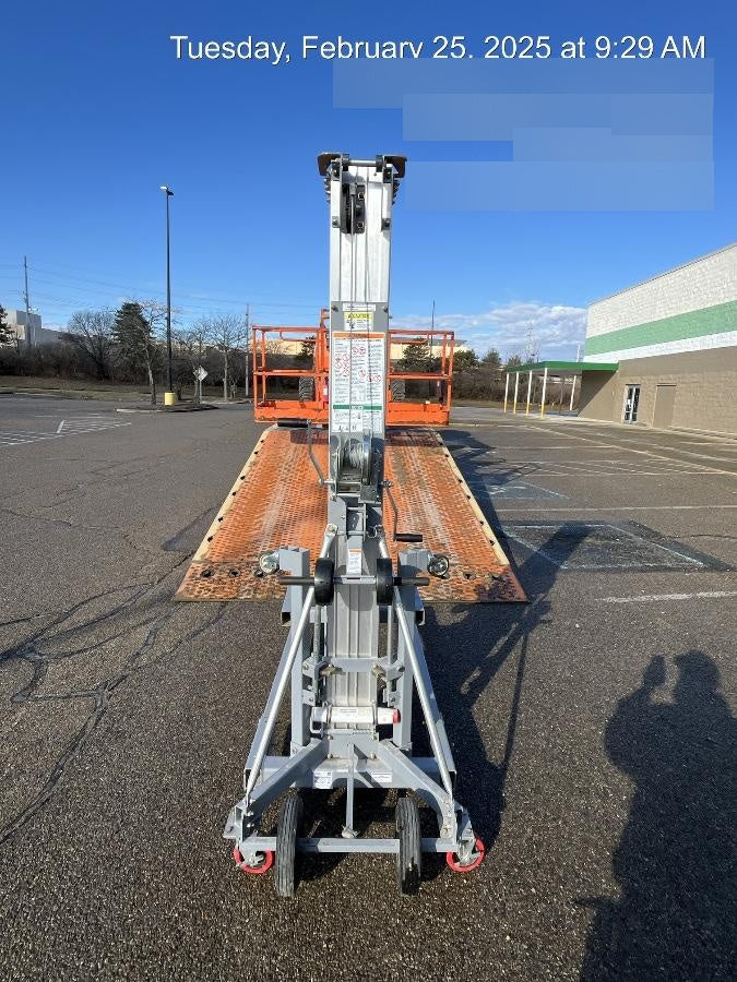 2023 GENIE SLC-24