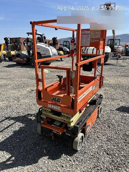 2021 JLG ES1330L