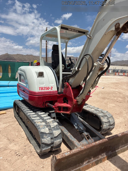 2021 TAKEUCHI TB250-2