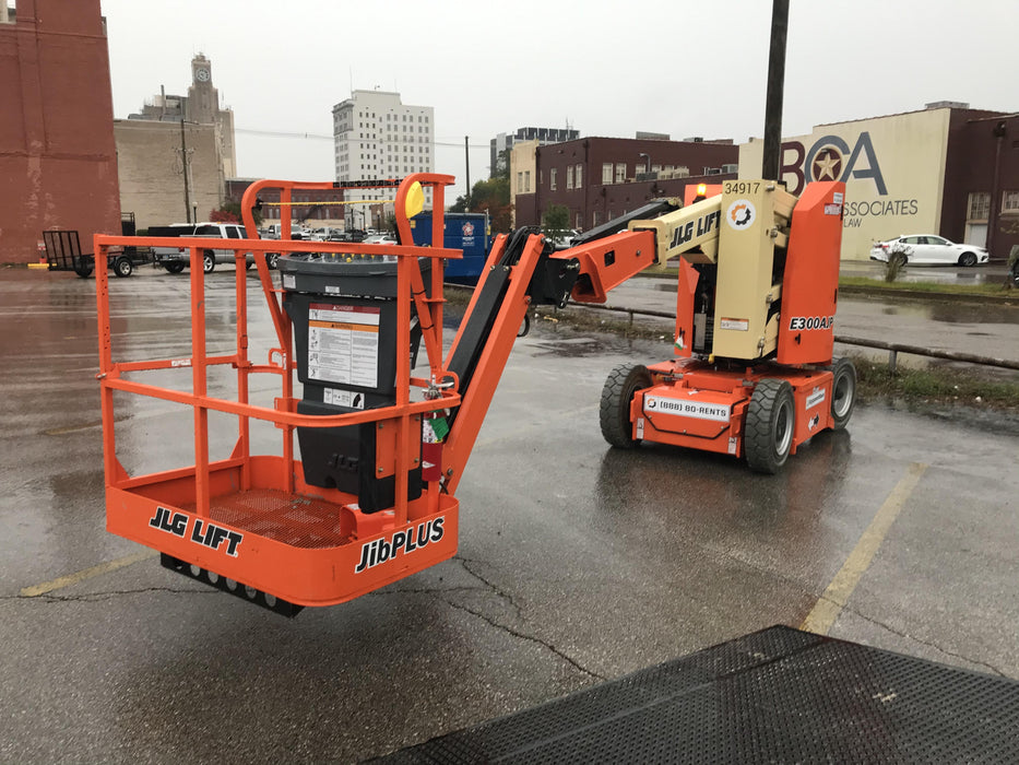 2019 JLG E300AJP