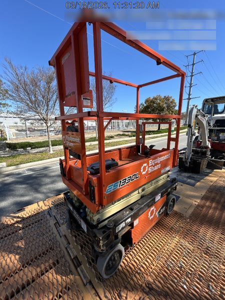 2022 JLG ES1330L