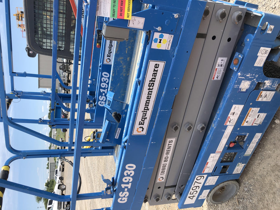 2019 Genie GS-1930 Fixed rails with chain Entry