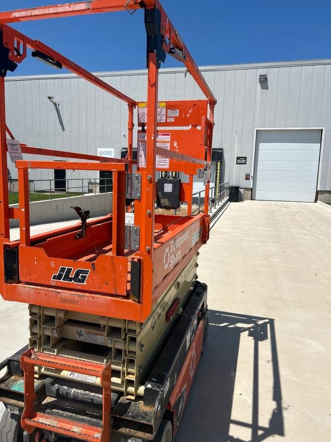 2022 JLG ES1932
