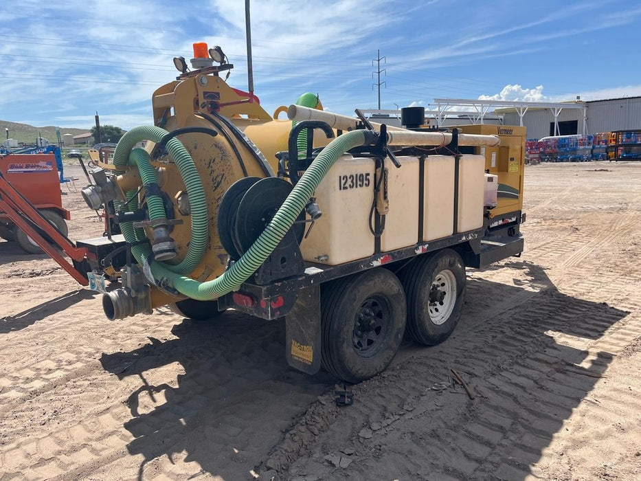 2021 Vac-Tron LP573XDT 500 Gallon Debris Tank w/ Hydraulic Tilt, two (2) 100 Gallon Water Tanks, Low Profile Torsion Axles (12,000 GVWR)