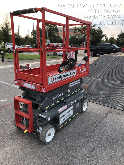 2020 Skyjack SJIII-3219 Solid NM Tires, Half height spring hinged entry gate, Dual Beacons, 800W Inverter