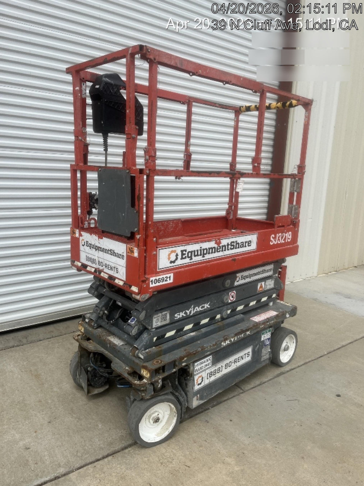 2020 Skyjack SJIII-3219 Solid NM Tires, Half height spring hinged entry gate, Dual Beacons, 800W Inverter