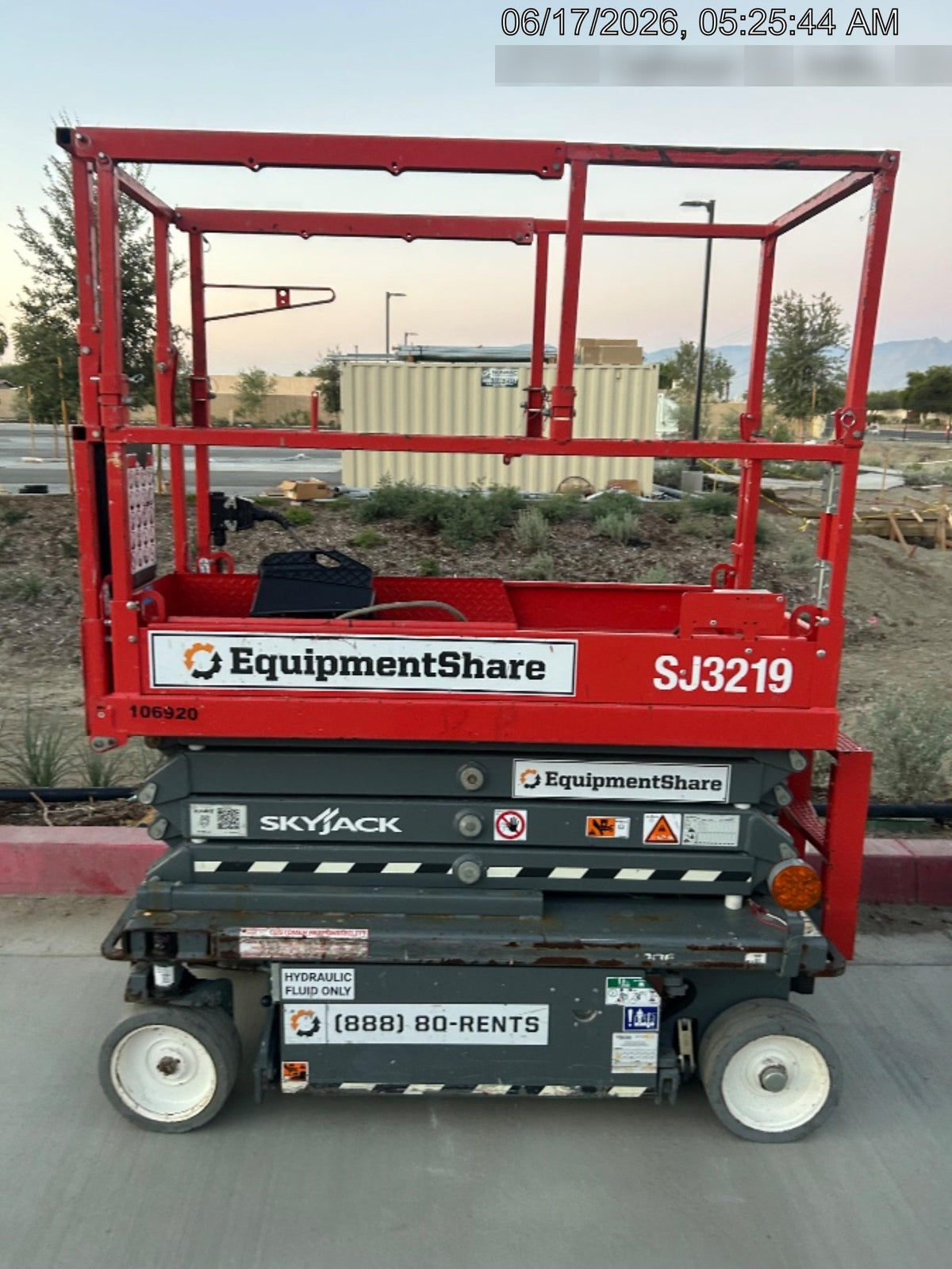 2020 Skyjack SJIII-3219 Solid NM Tires, Half height spring hinged entry gate, Dual Beacons, 800W Inverter