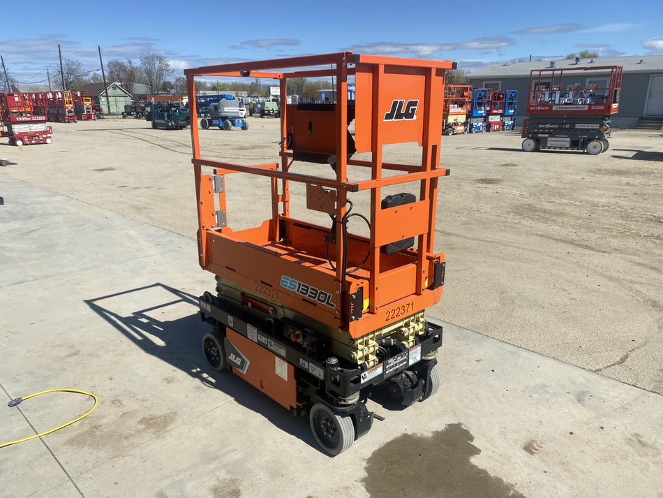 2022 JLG ES1330L