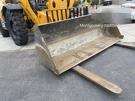 2021 JLG 1001100823