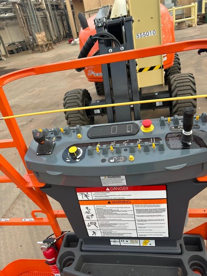 2025 JLG 450AJ