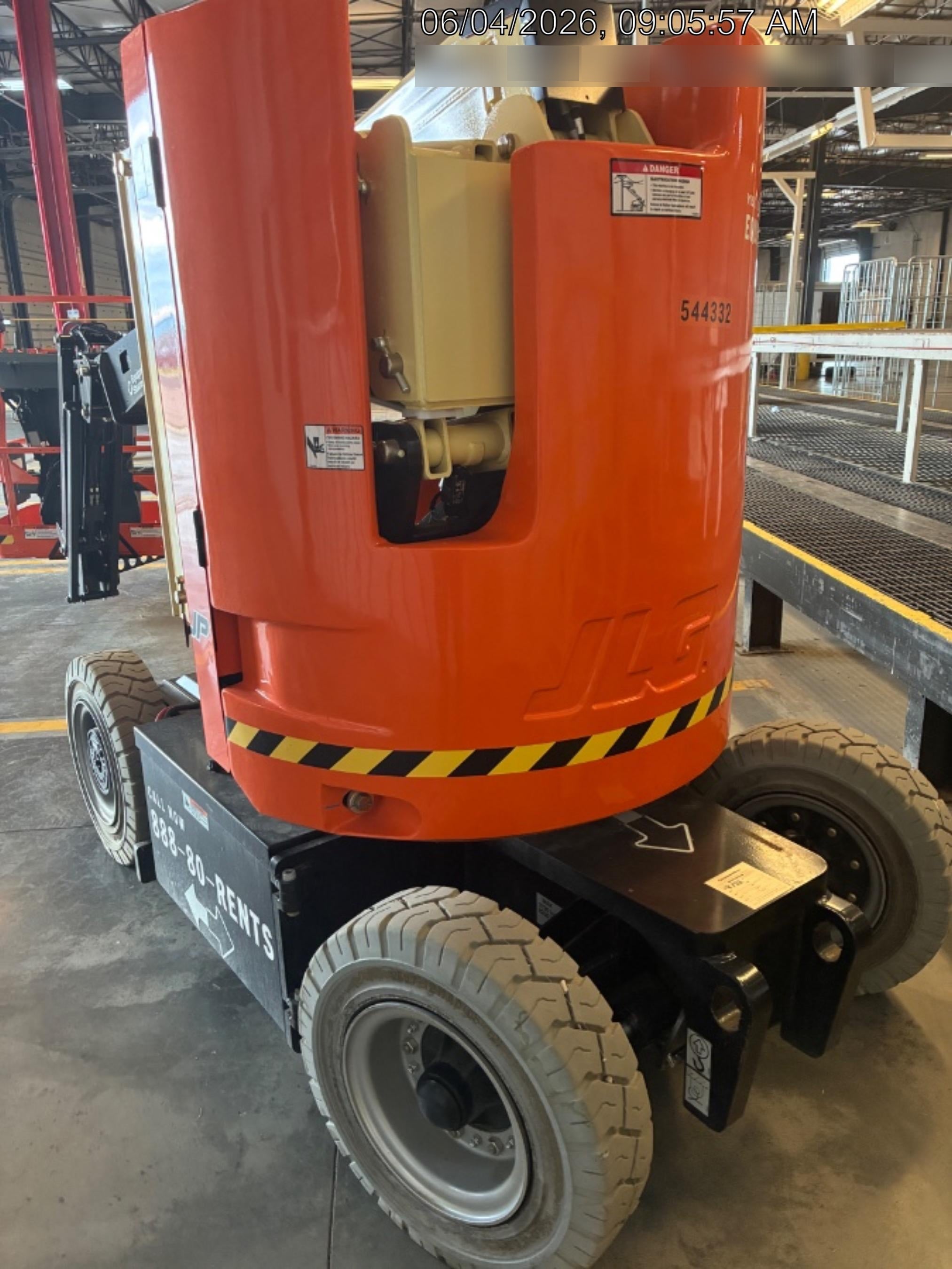 2025 JLG E300AJP