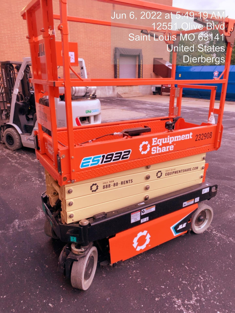 2022 JLG ES1932