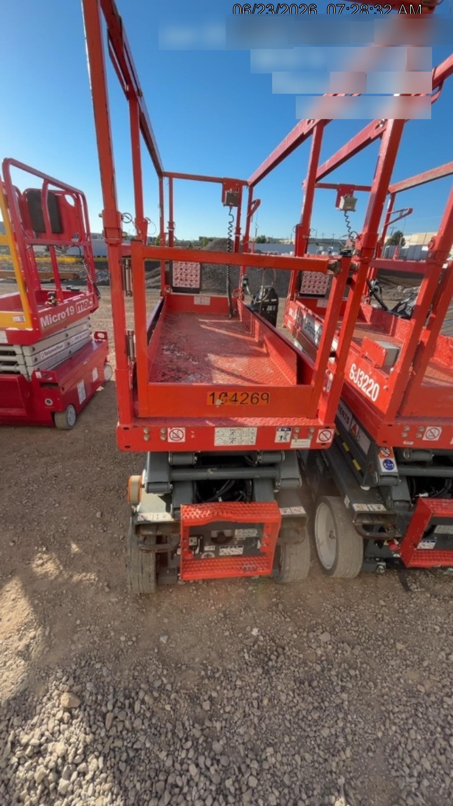 2020 Skyjack SJIII-3220 Solid NM Tires, Half height spring hinged entry gate, Dual Beacons, 6' Powered Extension Deck