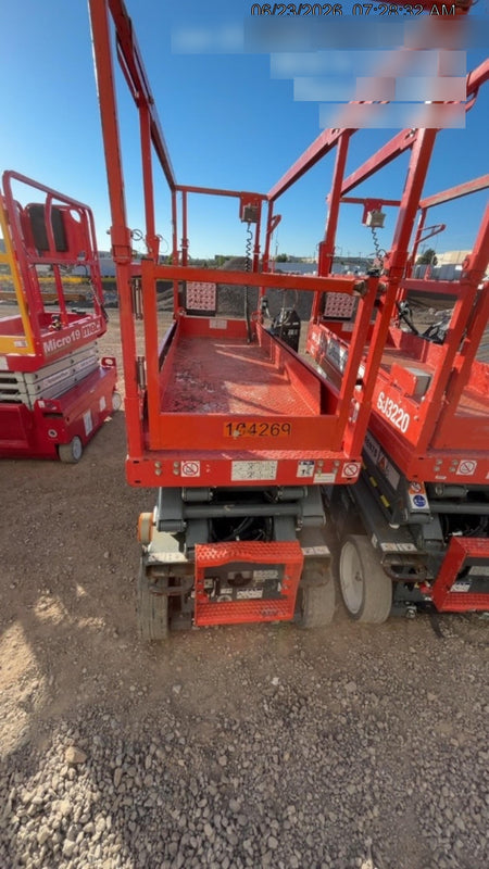 2020 Skyjack SJIII-3220 Solid NM Tires, Half height spring hinged entry gate, Dual Beacons, 6' Powered Extension Deck
