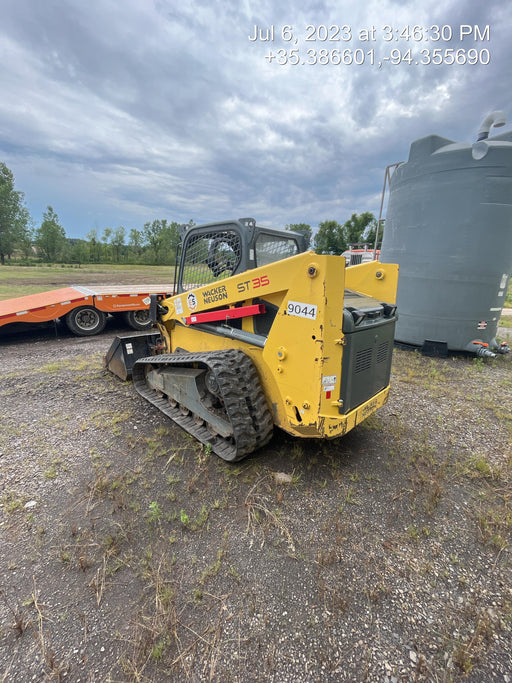 2018 Wacker Neuson ST35 Wacker Neuson ST35 Radial CTL w/82" Bucket w/smooth bolt-on edge, 48" Pallet Forks