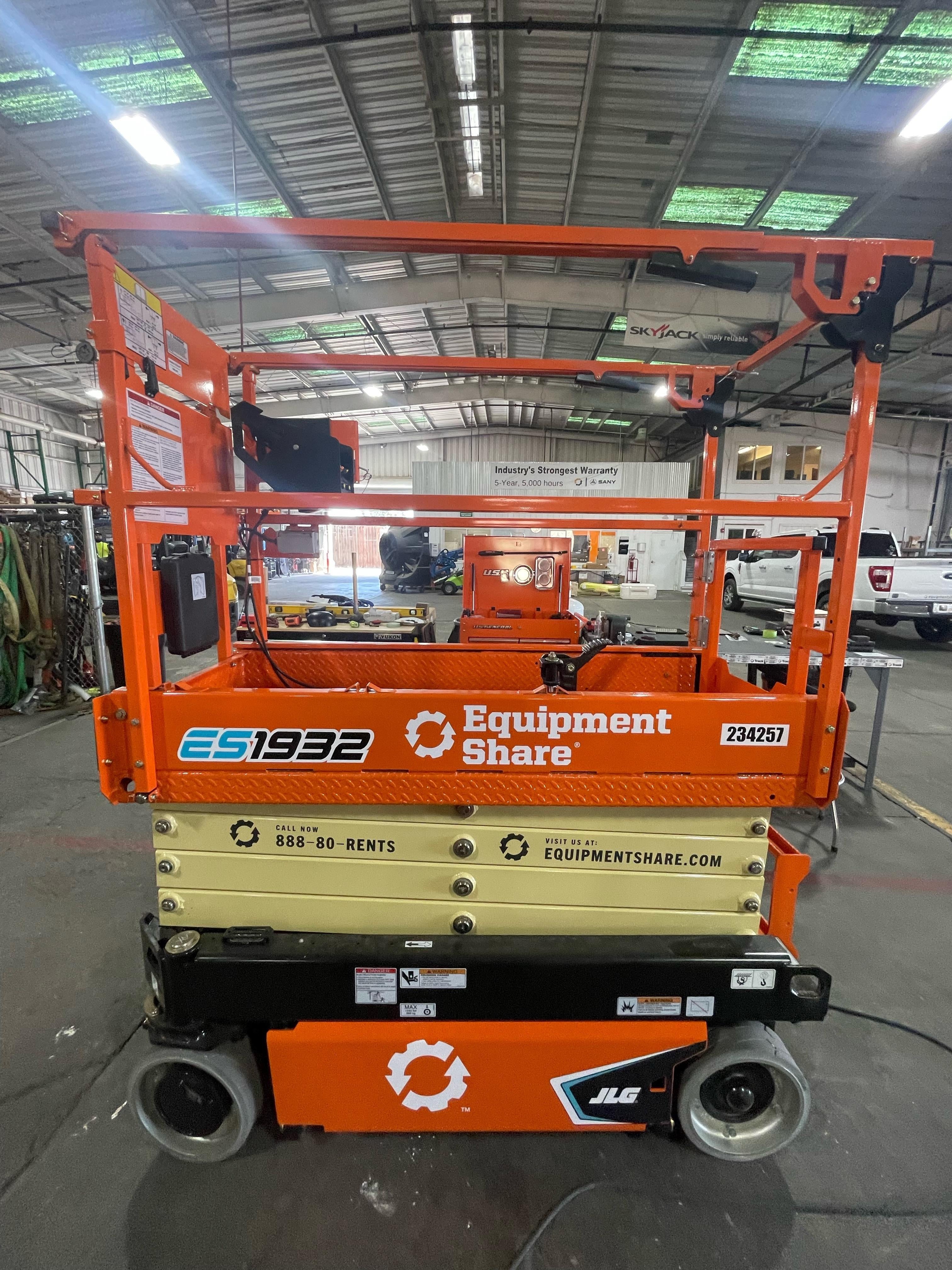 2022 JLG ES1932