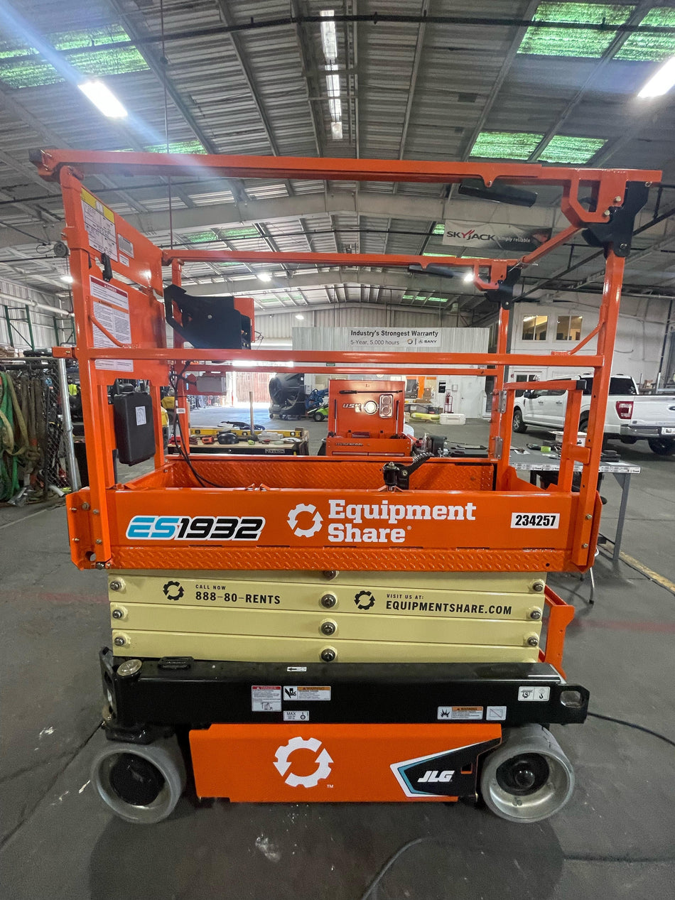 2022 JLG ES1932