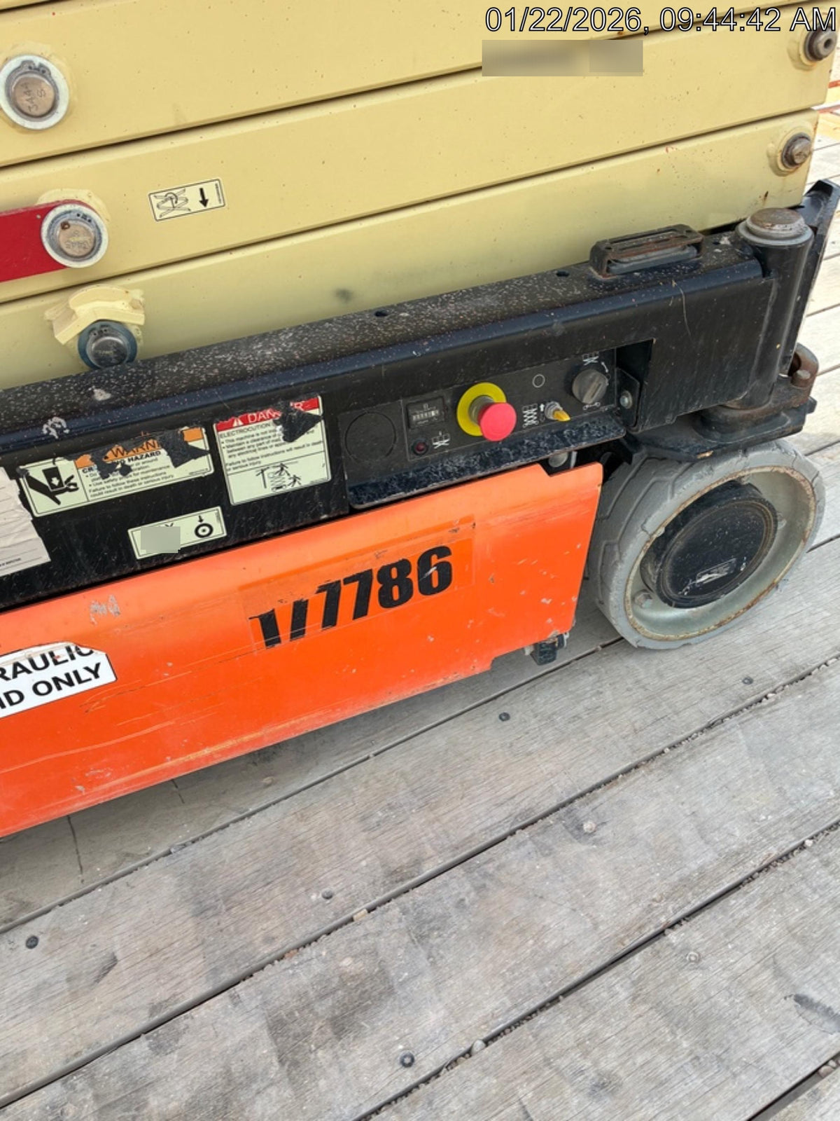 2021 JLG ES1932