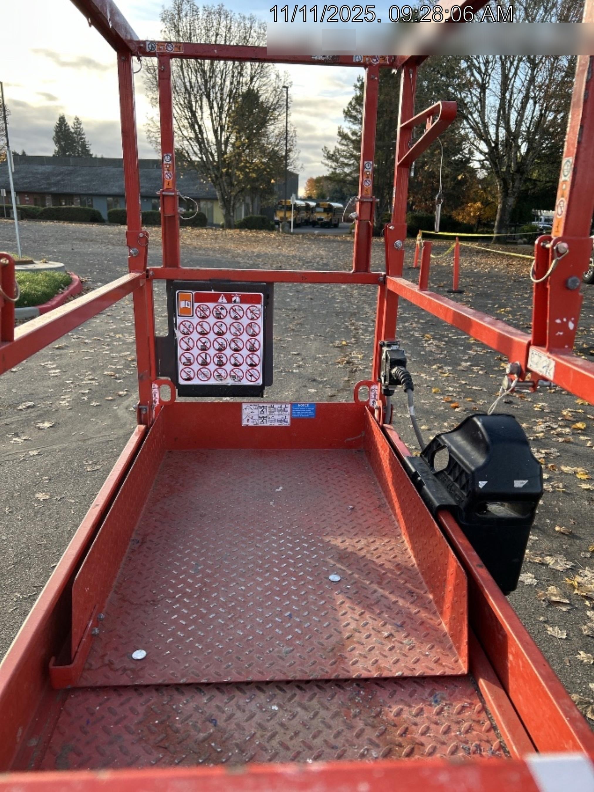 2020 Skyjack SJIII-3219 Solid NM Tires, Half height spring hinged entry gate, Dual Beacons, 800W Inverter