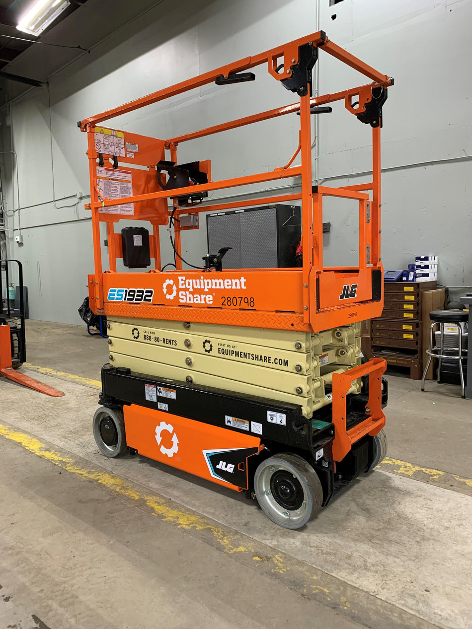 2022 JLG ES1932
