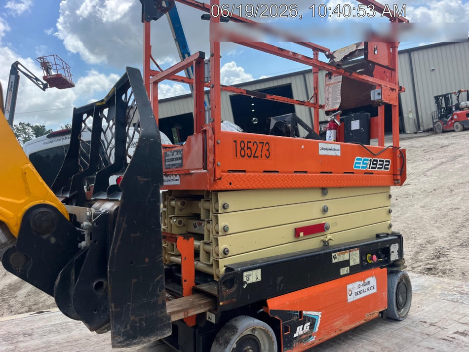 2021 JLG ES1932
