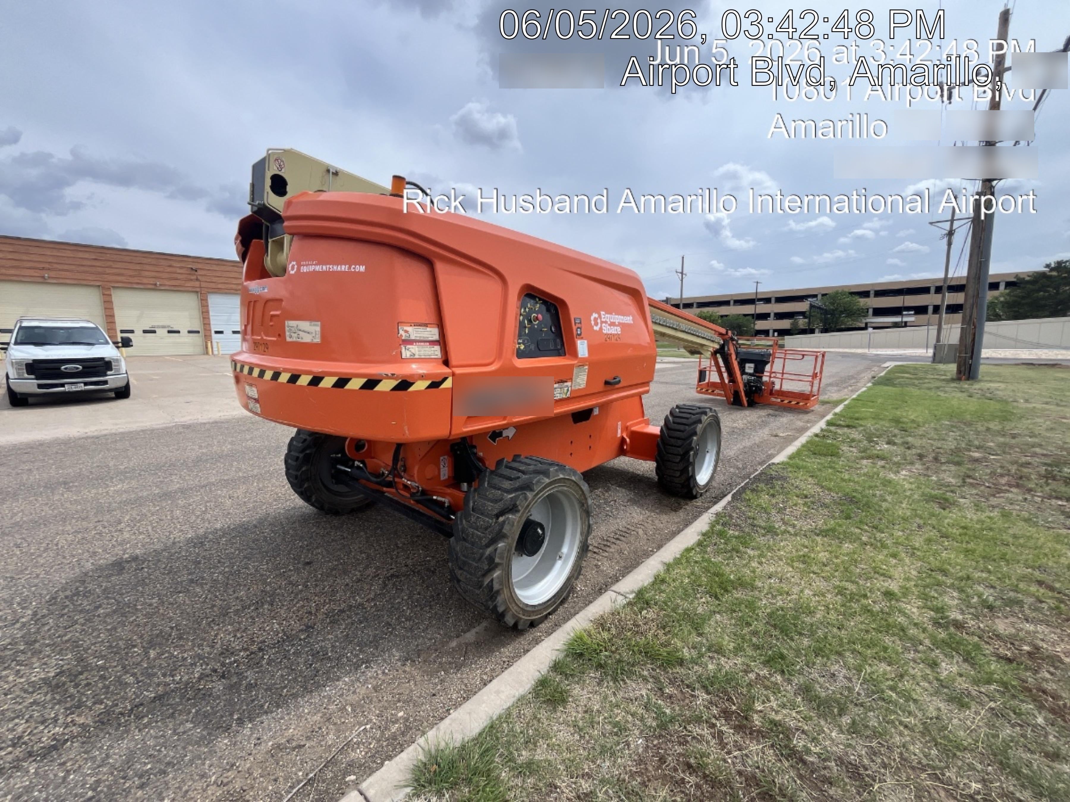 2023 JLG 660SJ