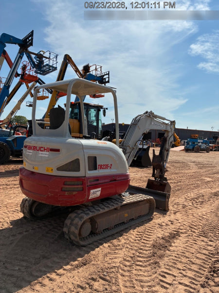 2022 TAKEUCHI TB235-2R