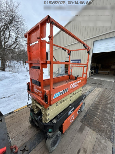 2023 JLG ES1932