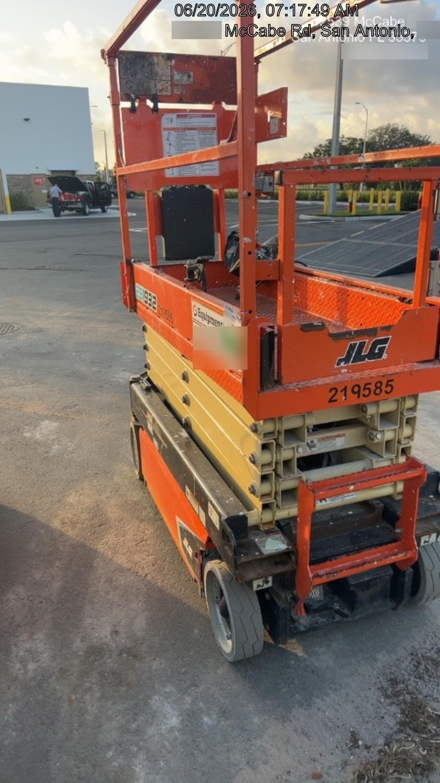 2022 JLG ES1932