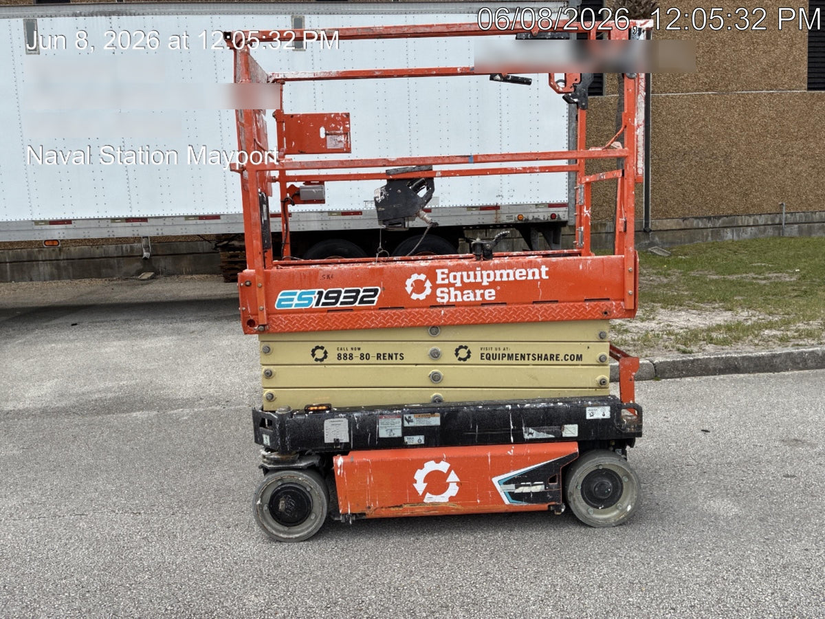 2023 JLG ES1932