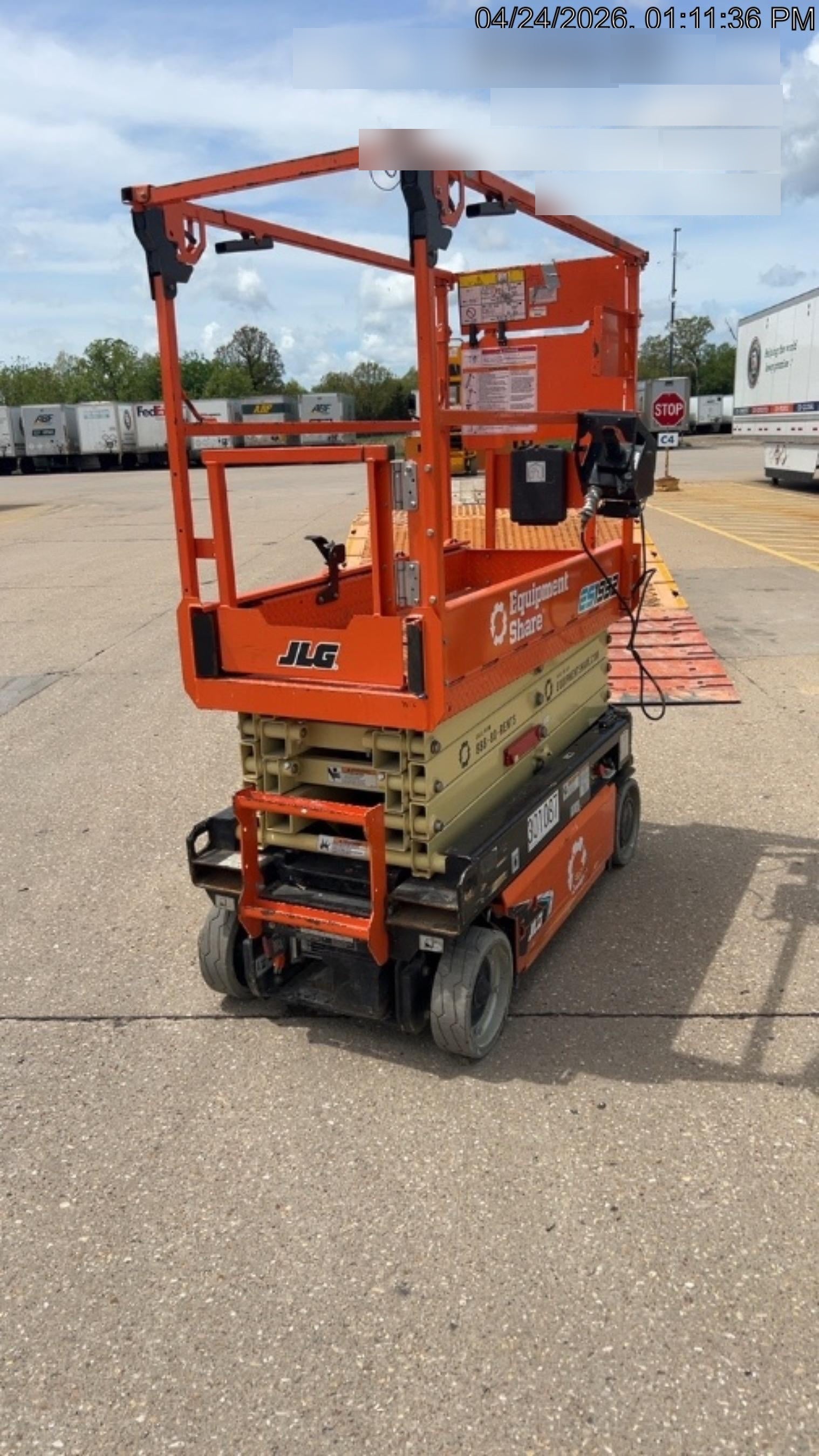 2023 JLG ES1932