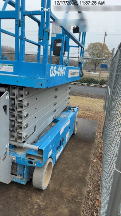 2019 Genie GS-4047 Folding rails with half height swing gate