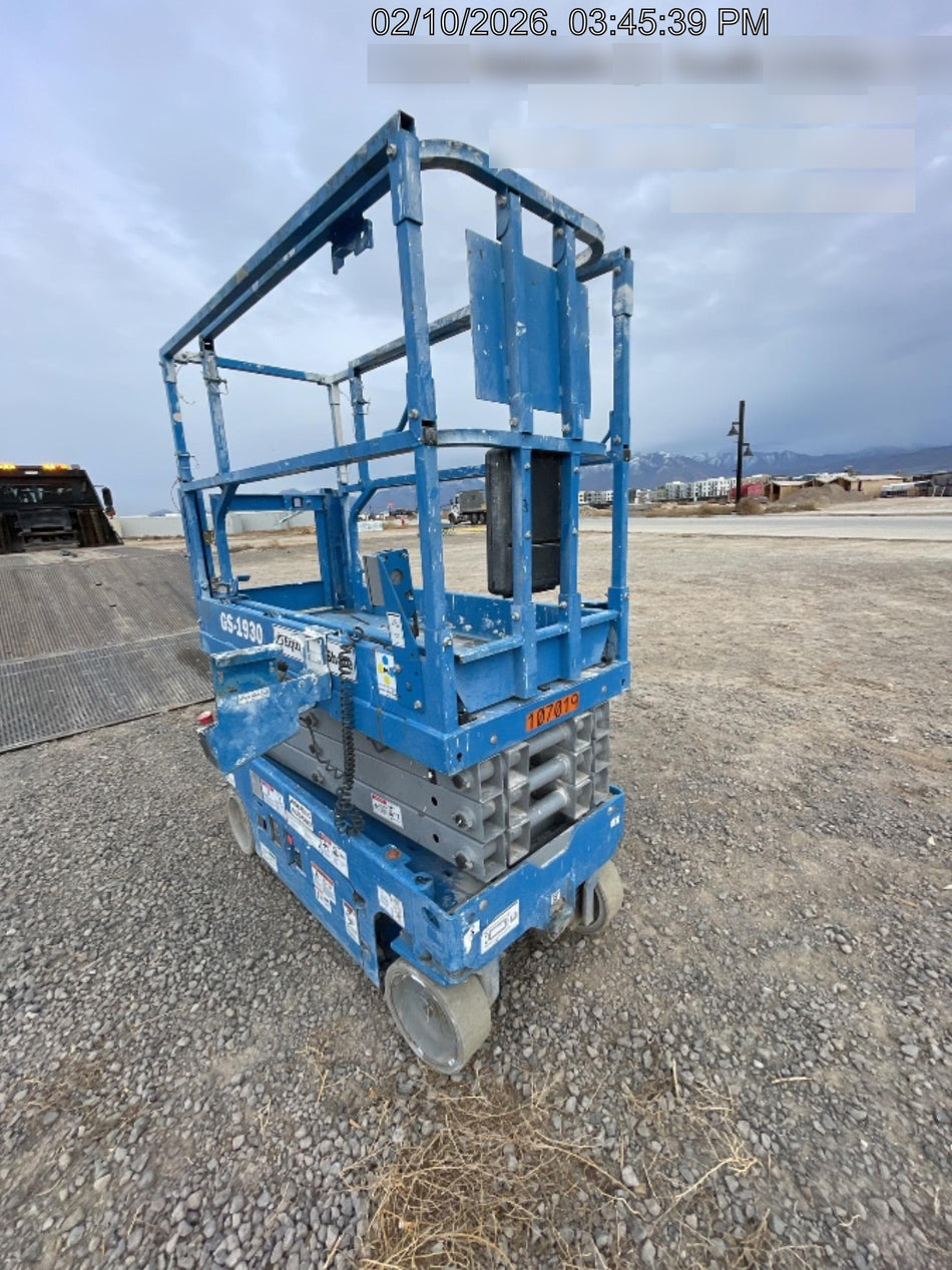 2020 Genie GS-1930 Solid Non Marking Tires, Beacon, Folding rails with half height swing gate, 800W Inverter