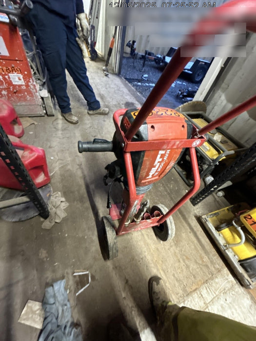 2021 HILTI TE 3000-AVR