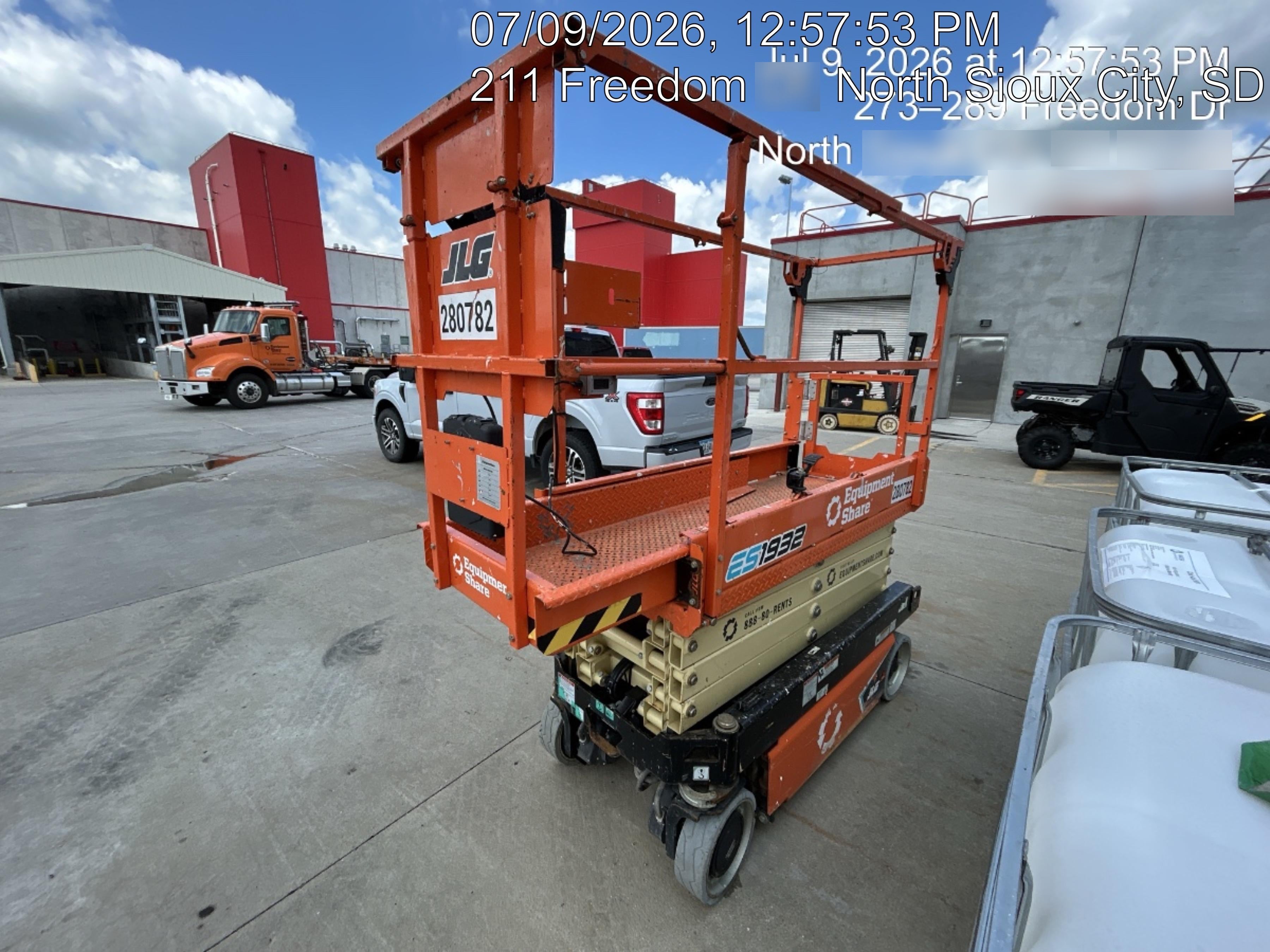 2022 JLG ES1932
