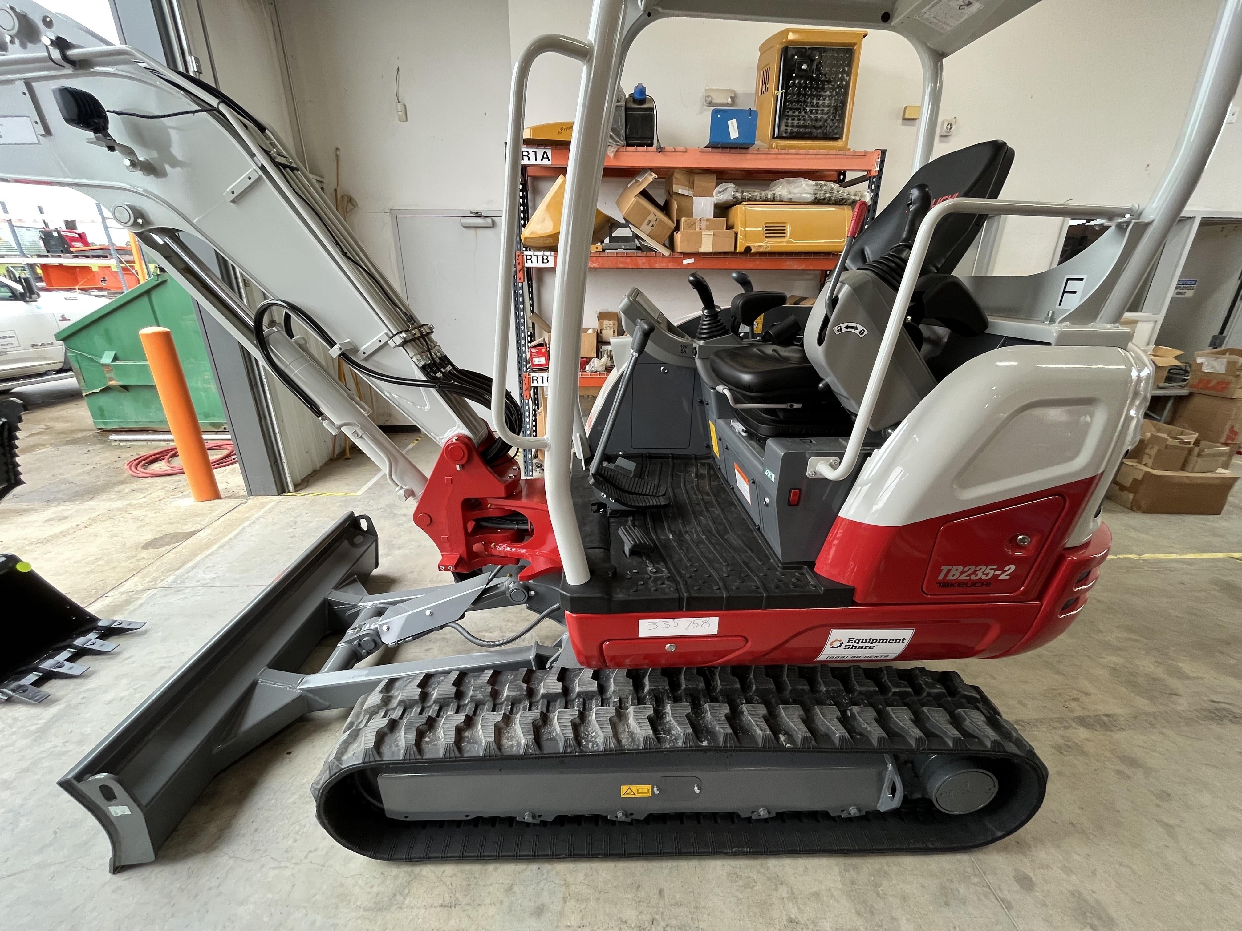 2023 TAKEUCHI TB235-2R